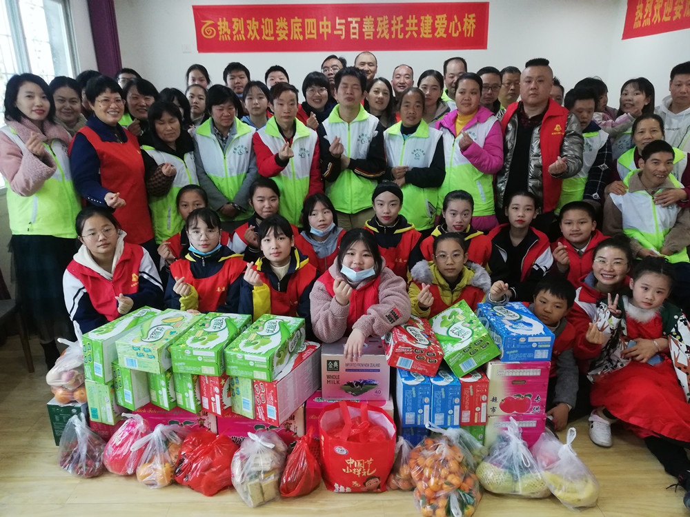 民盟婁底四中支部組織學生 開展“關愛他人 服務社會”實踐活動